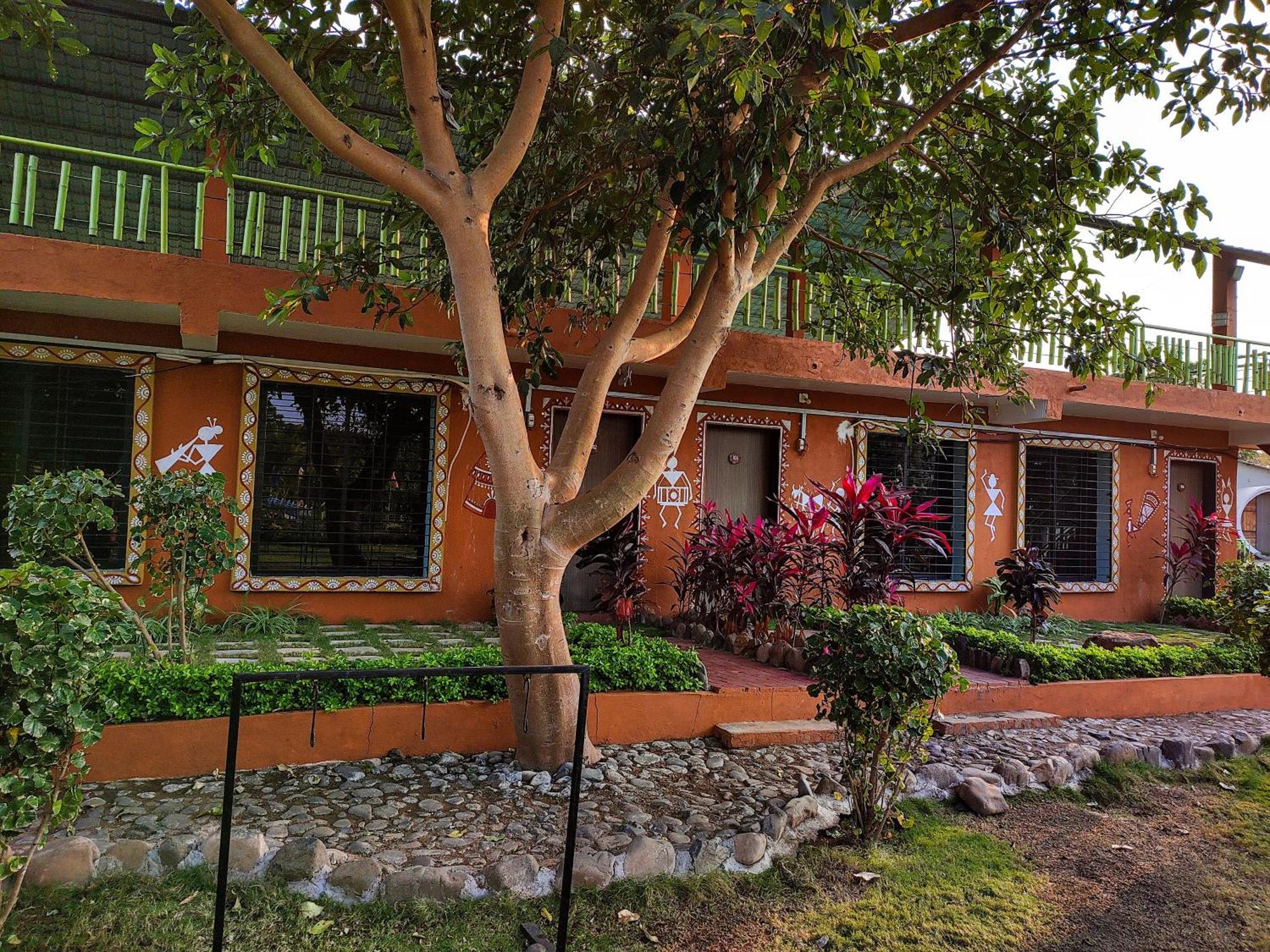 Van Vagdo Resort Rajpipla Екстер'єр фото