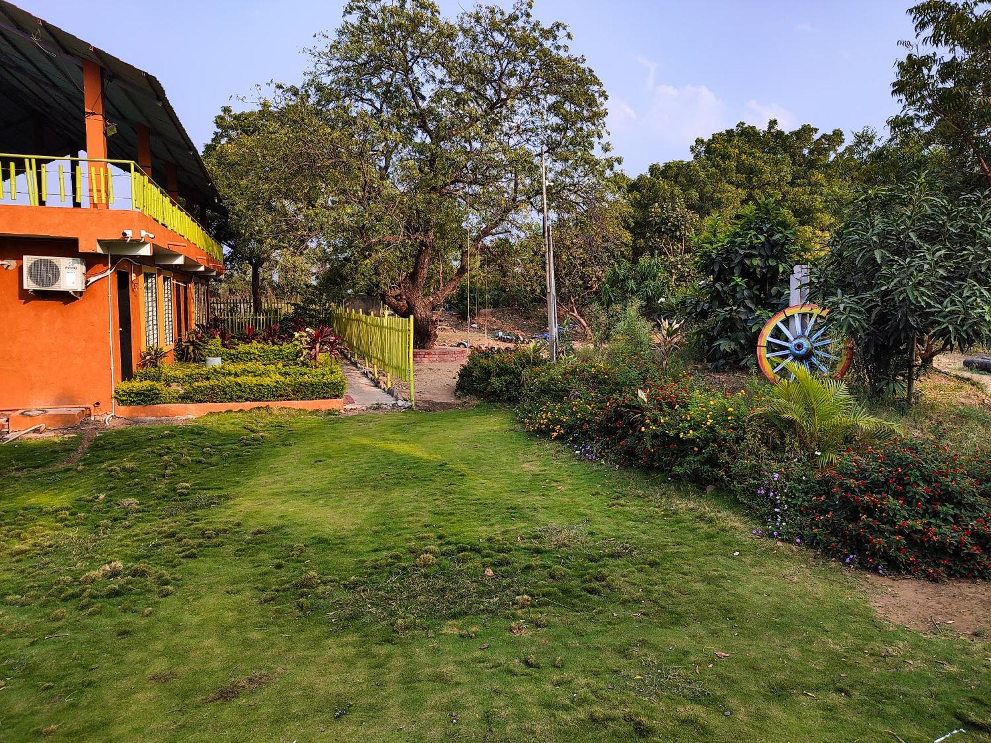 Van Vagdo Resort Rajpipla Екстер'єр фото