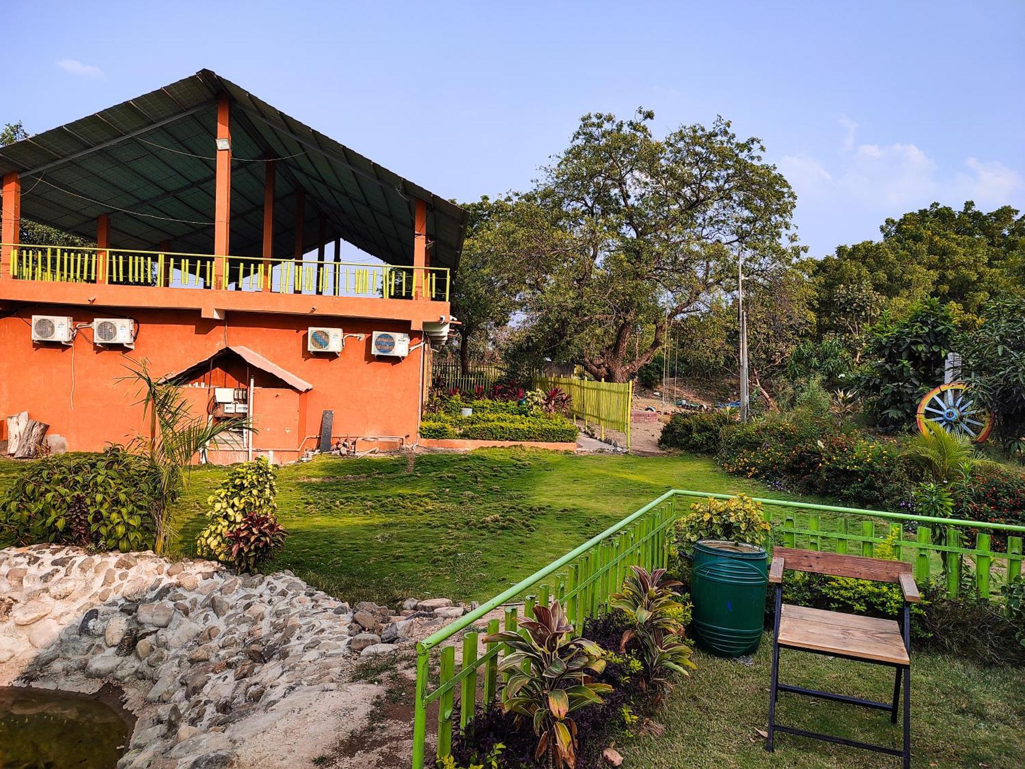 Van Vagdo Resort Rajpipla Екстер'єр фото